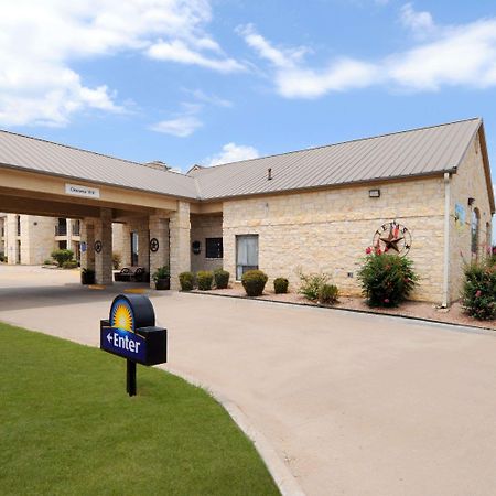 Days Inn & Suites By Wyndham Llano Экстерьер фото