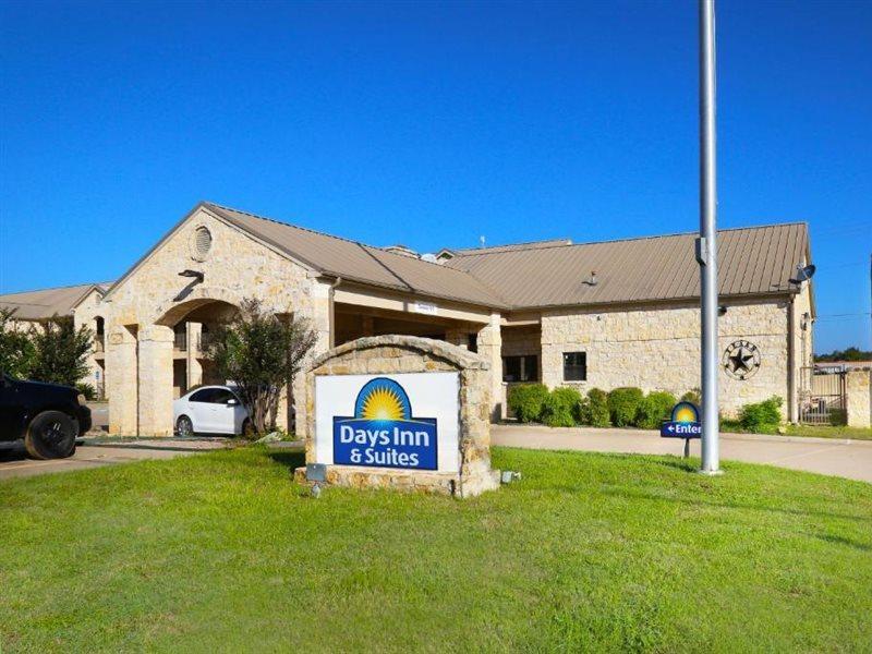 Days Inn & Suites By Wyndham Llano Экстерьер фото