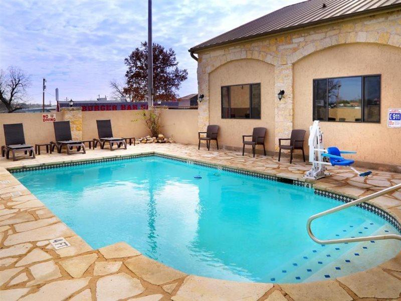Days Inn & Suites By Wyndham Llano Экстерьер фото