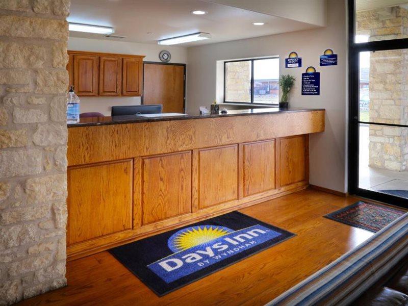 Days Inn & Suites By Wyndham Llano Экстерьер фото