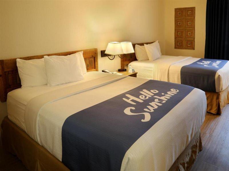 Days Inn & Suites By Wyndham Llano Экстерьер фото