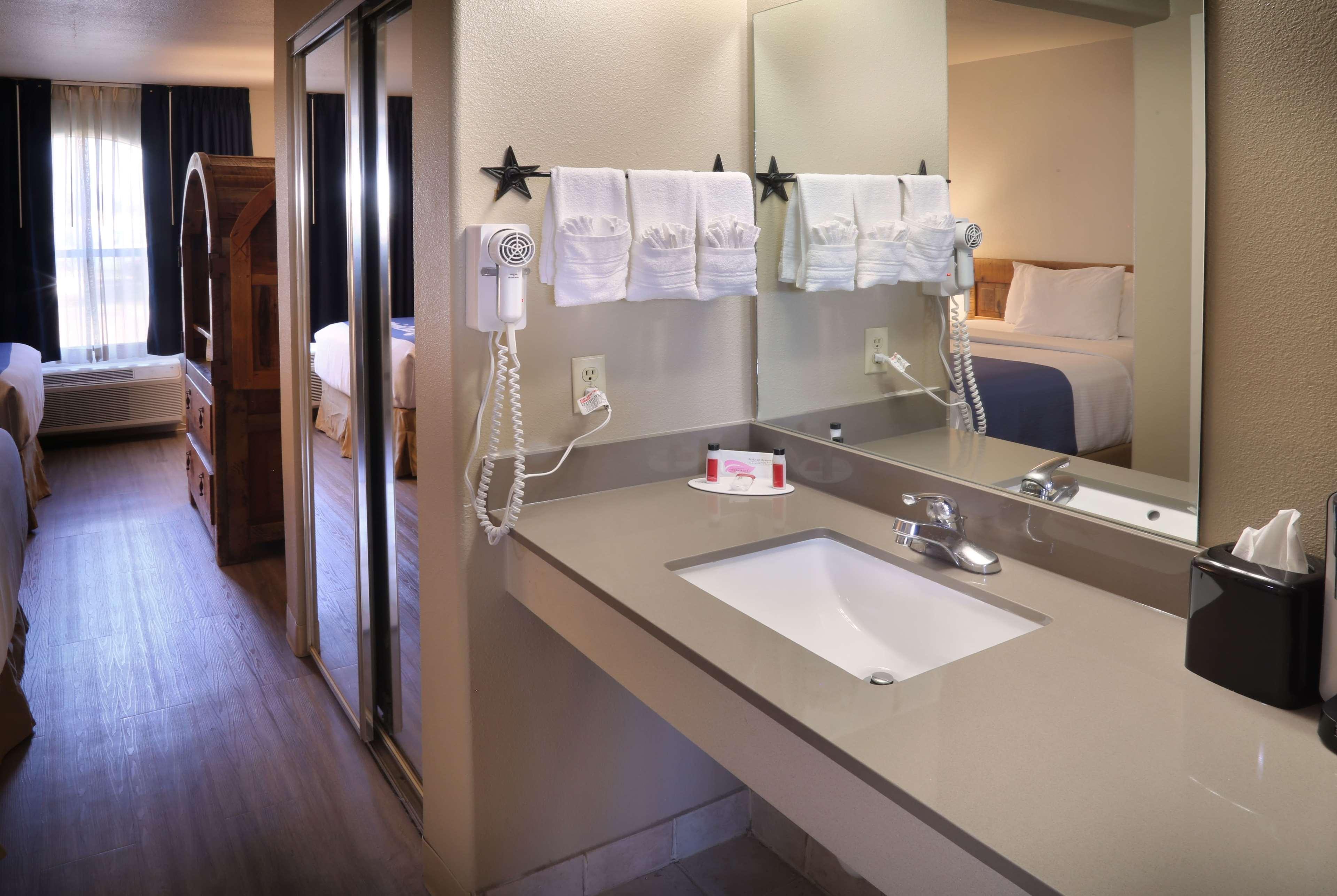 Days Inn & Suites By Wyndham Llano Экстерьер фото