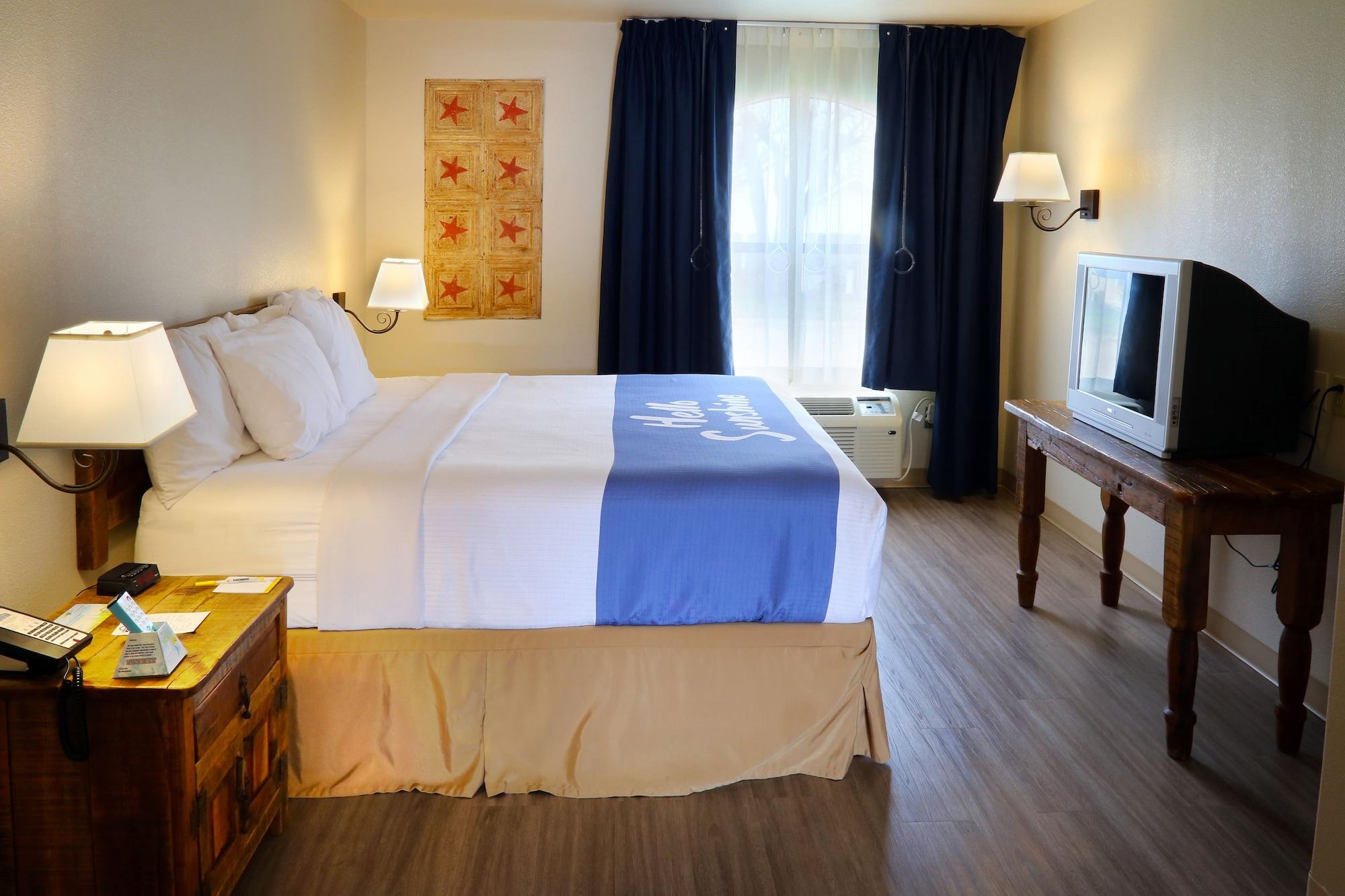 Days Inn & Suites By Wyndham Llano Экстерьер фото