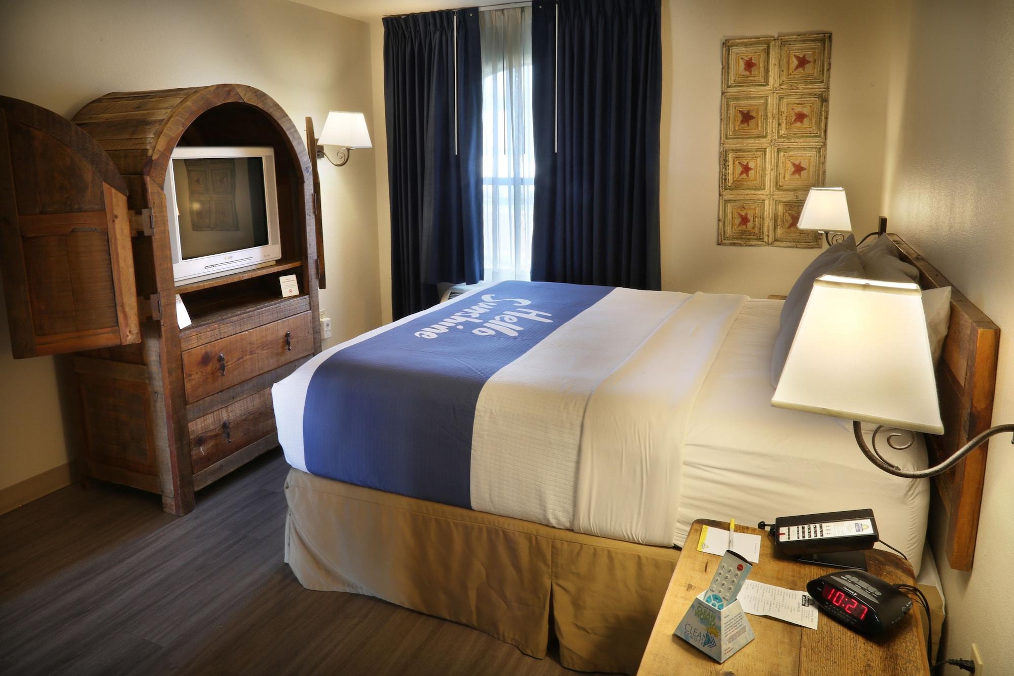 Days Inn & Suites By Wyndham Llano Экстерьер фото