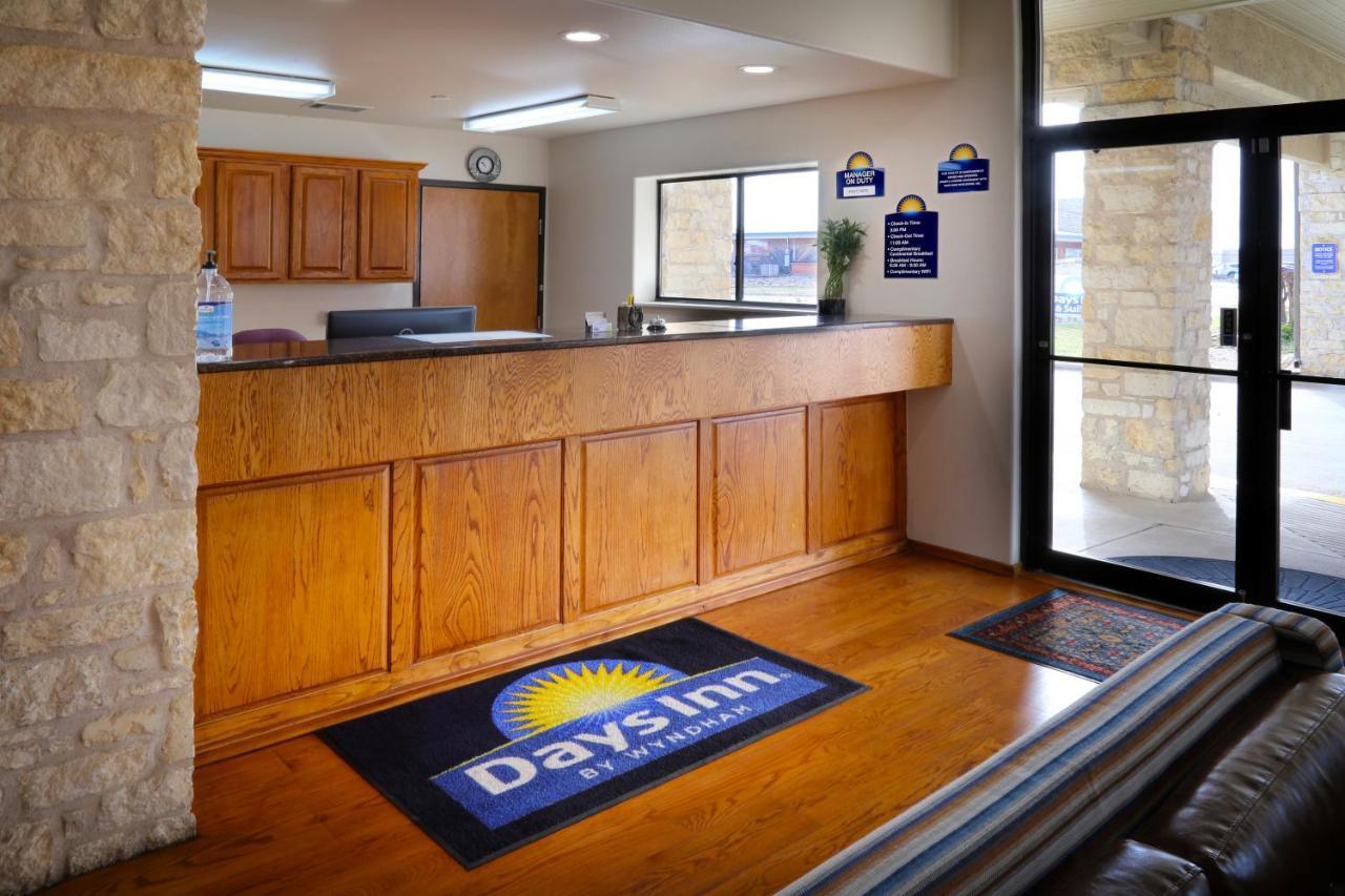 Days Inn & Suites By Wyndham Llano Экстерьер фото